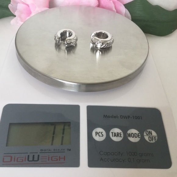 18k GOLD HOOP EARRINGS - Picture 2 of 8